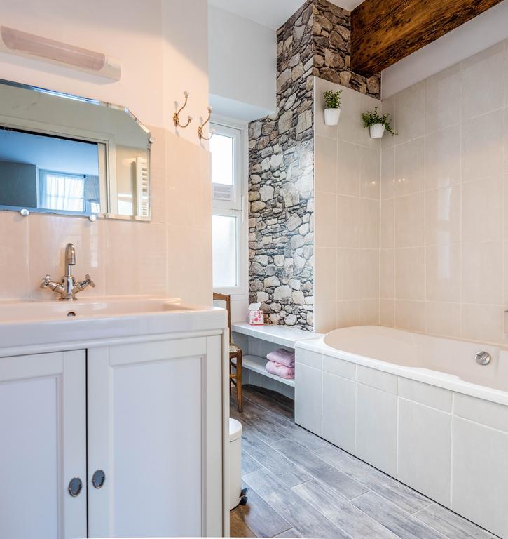 Chambres D'Hotes Le Relais Des Remparts Rions Bagian luar foto