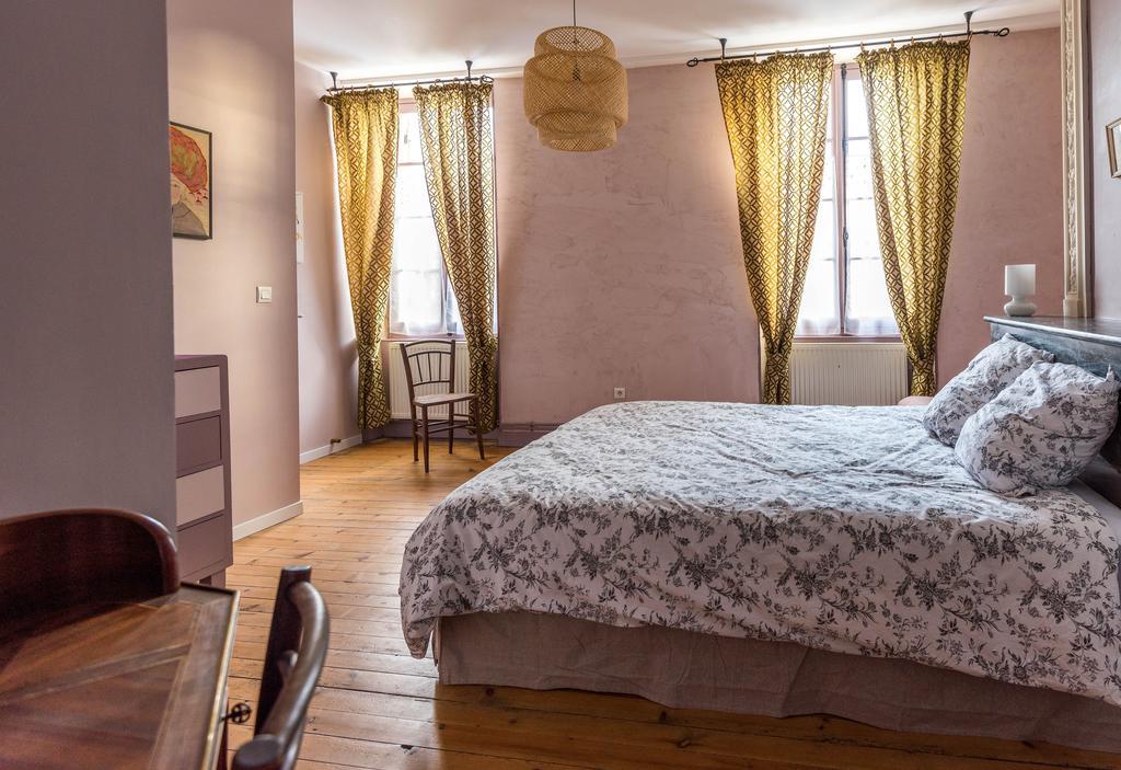Chambres D'Hotes Le Relais Des Remparts Rions Bagian luar foto