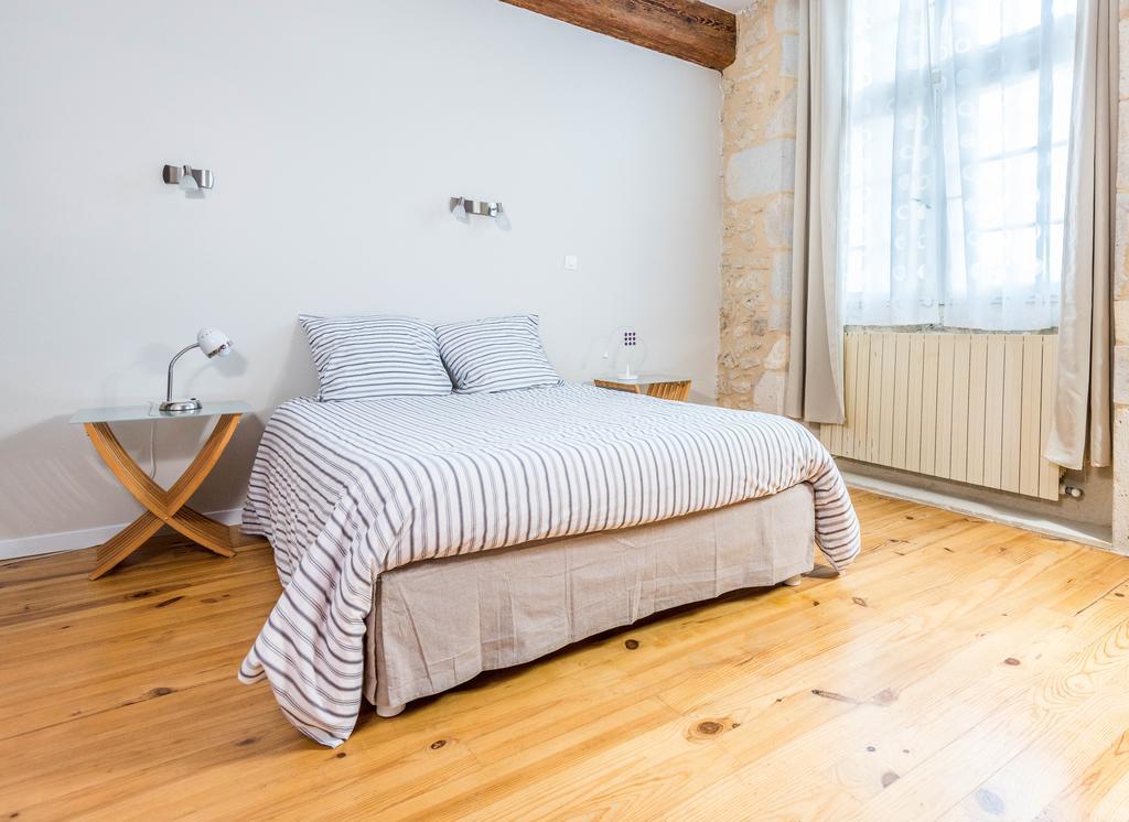 Chambres D'Hotes Le Relais Des Remparts Rions Bagian luar foto