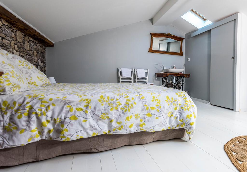 Chambres D'Hotes Le Relais Des Remparts Rions Bagian luar foto